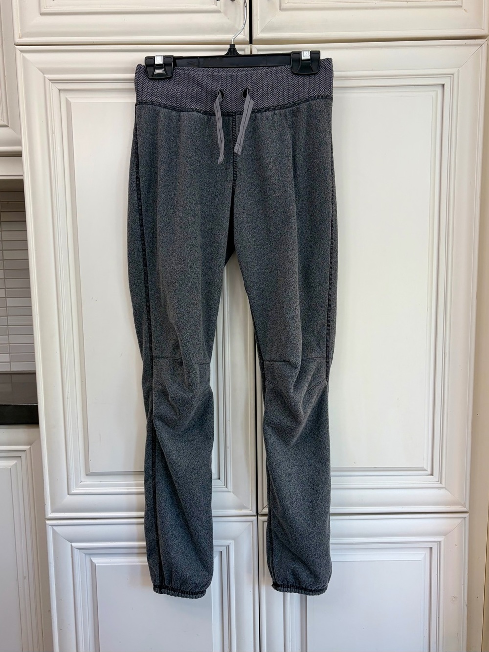 FLEECE Ivivva girl’s joggers with fuzzy lining